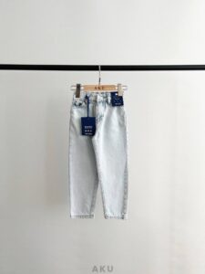 شلوار مام فیت جین کمر دکمه دار آبی روشن