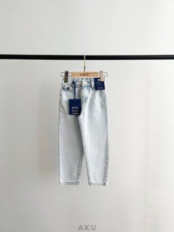 شلوار مام فیت جین کمر دکمه دار آبی روشن