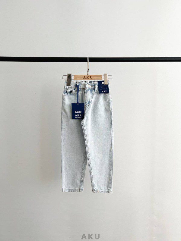 شلوار مام فیت جین کمر دکمه دار آبی روشن