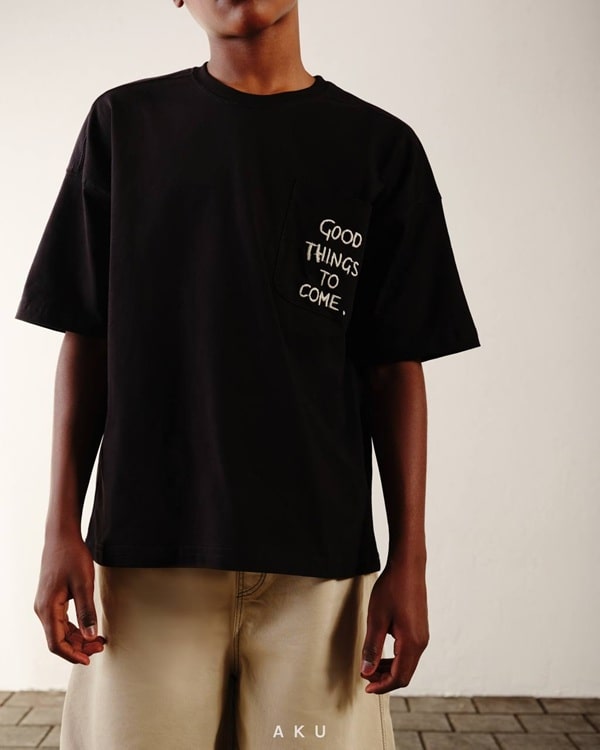 گالری اول تیشرت تک جیب گلدوزی مشکی