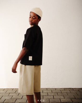 گالری سوم تیشرت تک جیب گلدوزی مشکی