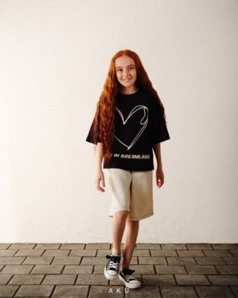 تصویر دوم تیشرت کراپ طرح قلب مشکی