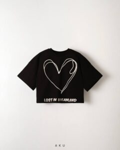 تیشرت کراپ طرح قلب مشکی