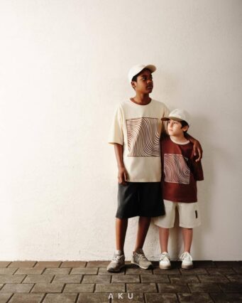 تصویر دوم تیشرت طرح موج AKU