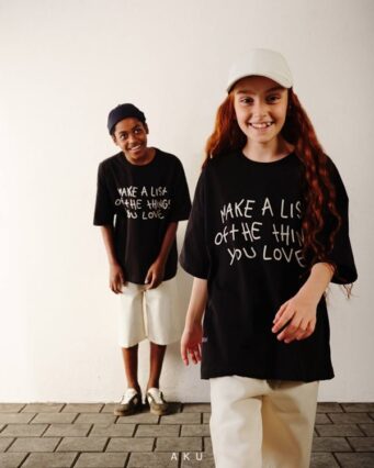 گالری ست چاپی شلوارک و تیشرت مشکی AKU