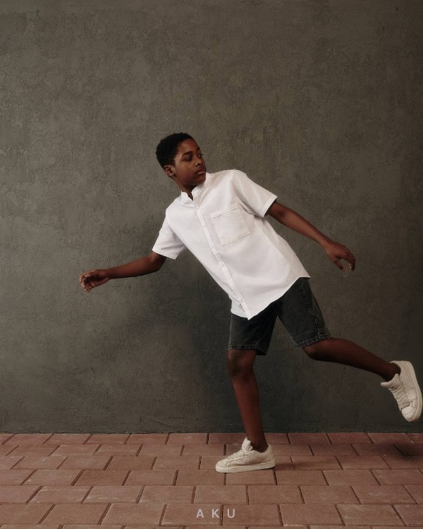 پیراهن سفید نخی AKU تصویر استایل اول