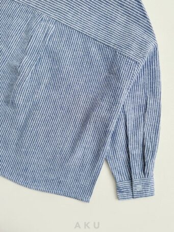 نمای پشت پیراهن (شومیز) راه راه آبی AKU