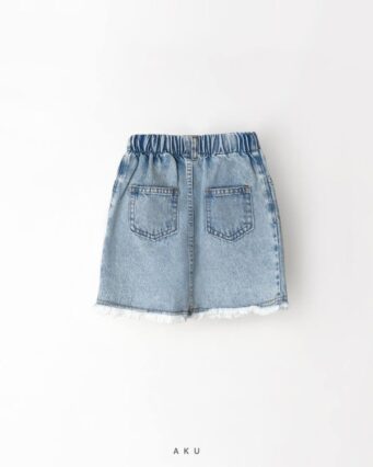 استایل دامن کوتاه جین AKU پشت