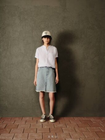 تصویر دامن کوتاه جین AKU گالری چهارم