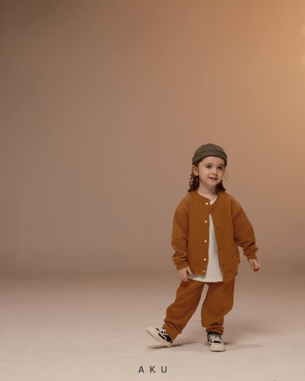 تصویر اول استایل سه تیکه بهاره AKU (بامبر، تیشرت و شلوار)