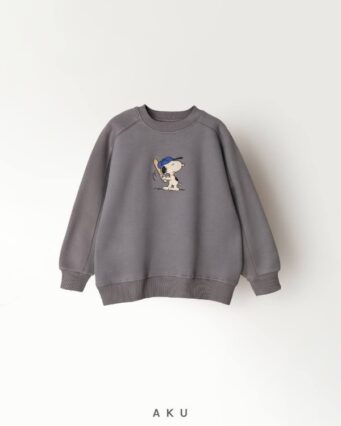 بلوز دورس پسرانه گلدوزی AKU، طرح سگ بیسبالیست